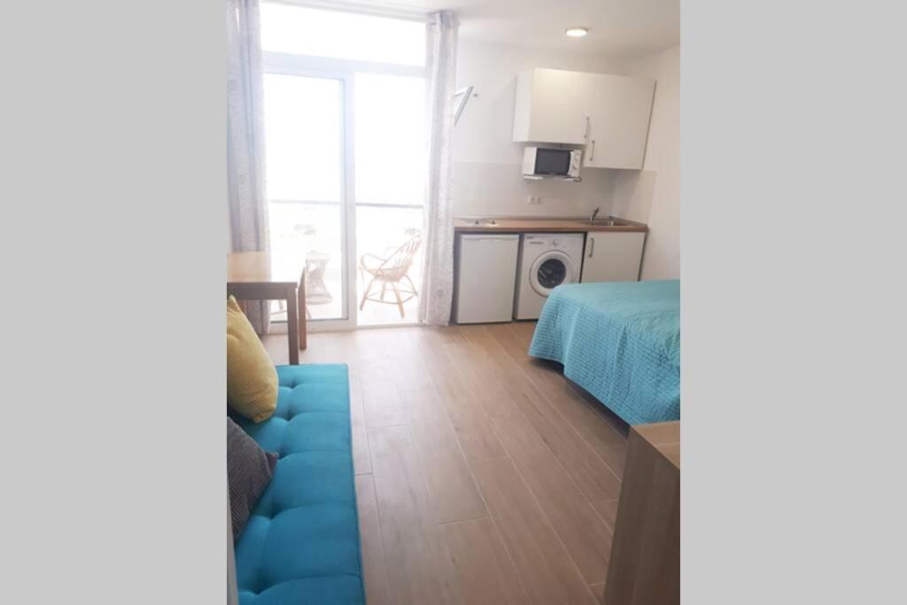 Modern Studio Near Beach. Sea, Pool And Wi-Fi Benalmádena Exteriér fotografie